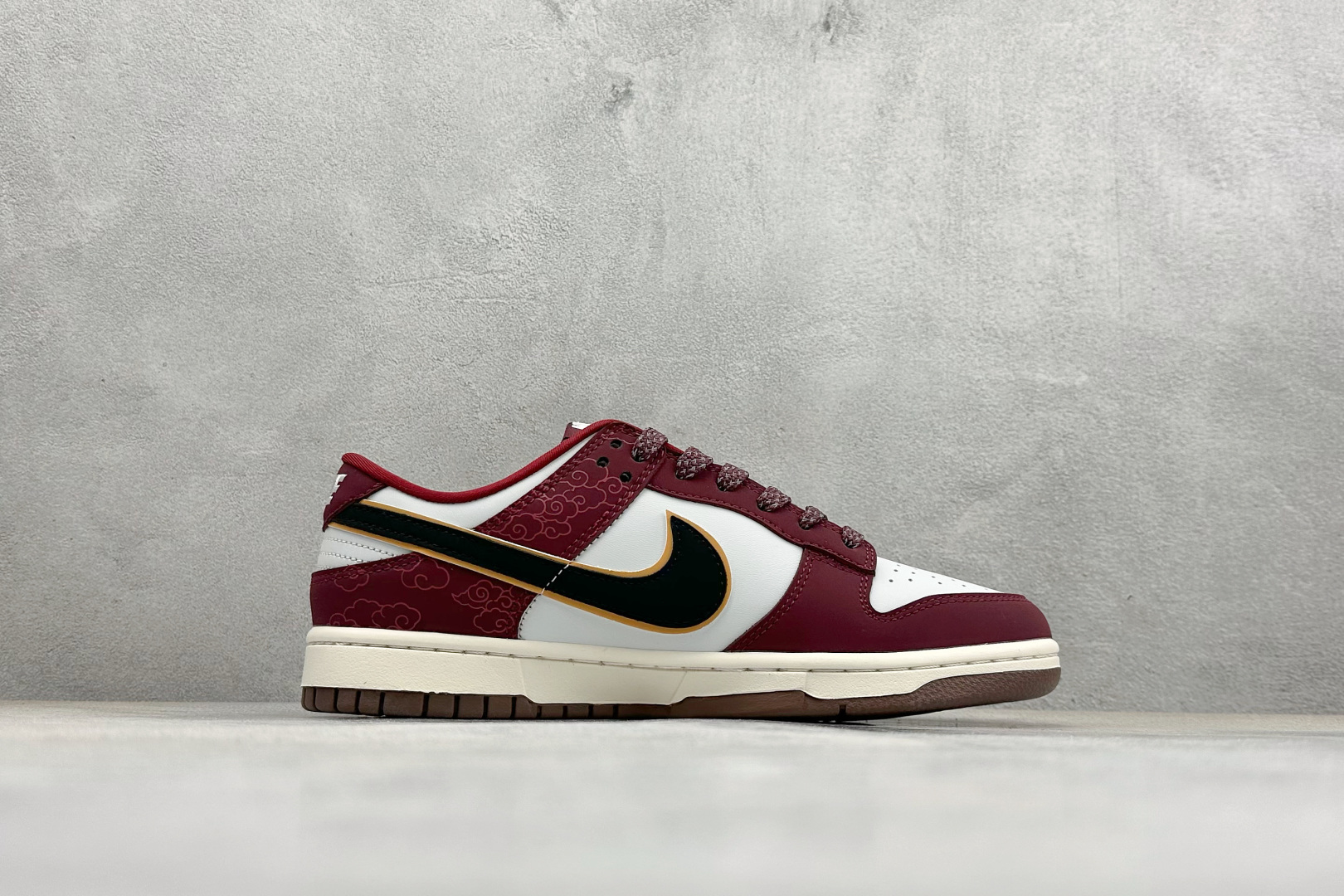 Nike Dunk Low Retro 马年限定 周年高端定制 低帮休闲板鞋 QW5288-108-Top High Quatity Cheap Sneakers Fashion Clothing Clothes Bags handbags Shoes of all Brand wholesale With The best Quality And Beautiful Price from China Factory Chinese suppliers wholesaler seller Nike Dunk Low Retro 马年限定 周年高端定制 低帮休闲板鞋 QW5288-108