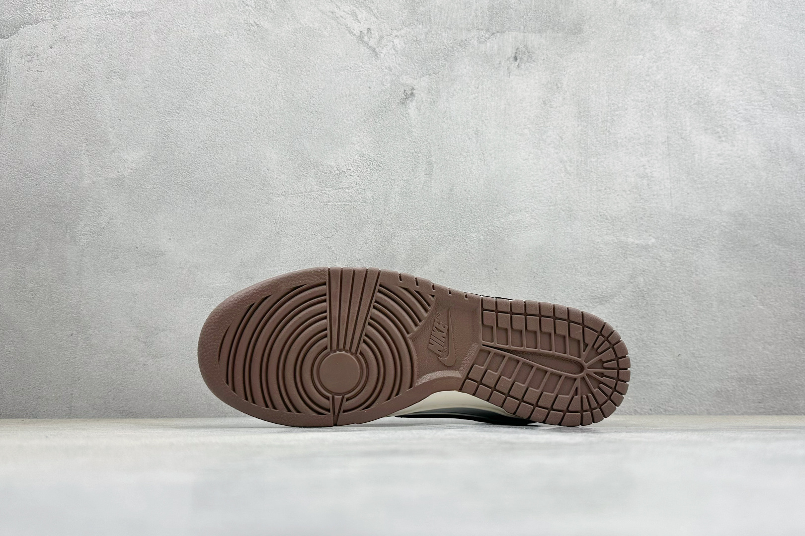 Nike Dunk Low Retro 马年限定 周年高端定制 低帮休闲板鞋 QW5288-108-Top High Quatity Cheap Sneakers Fashion Clothing Clothes Bags handbags Shoes of all Brand wholesale With The best Quality And Beautiful Price from China Factory Chinese suppliers wholesaler seller Nike Dunk Low Retro 马年限定 周年高端定制 低帮休闲板鞋 QW5288-108