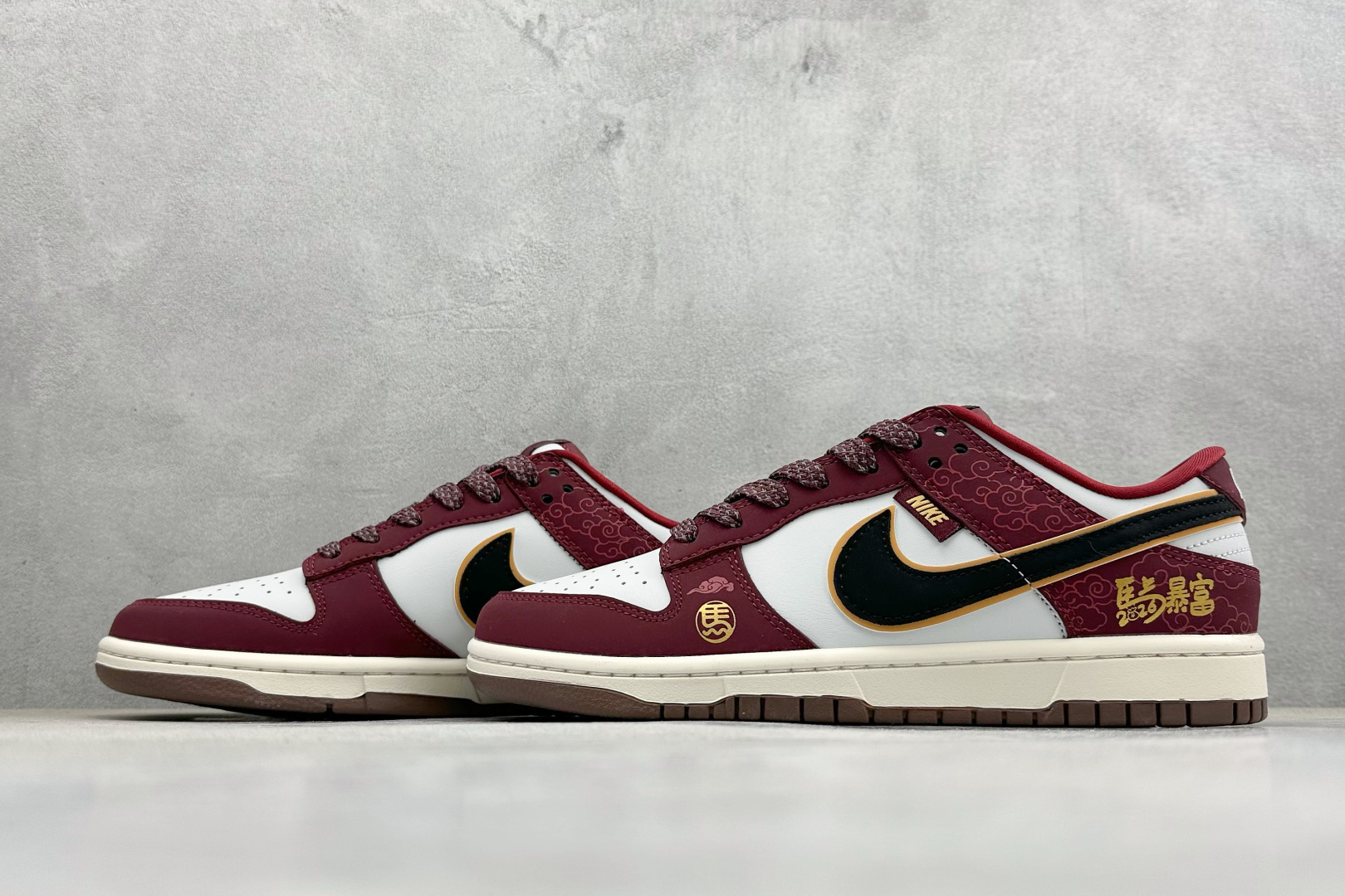 Nike Dunk Low Retro 马年限定 周年高端定制 低帮休闲板鞋 QW5288-108-Top High Quatity Cheap Sneakers Fashion Clothing Clothes Bags handbags Shoes of all Brand wholesale With The best Quality And Beautiful Price from China Factory Chinese suppliers wholesaler seller Nike Dunk Low Retro 马年限定 周年高端定制 低帮休闲板鞋 QW5288-108