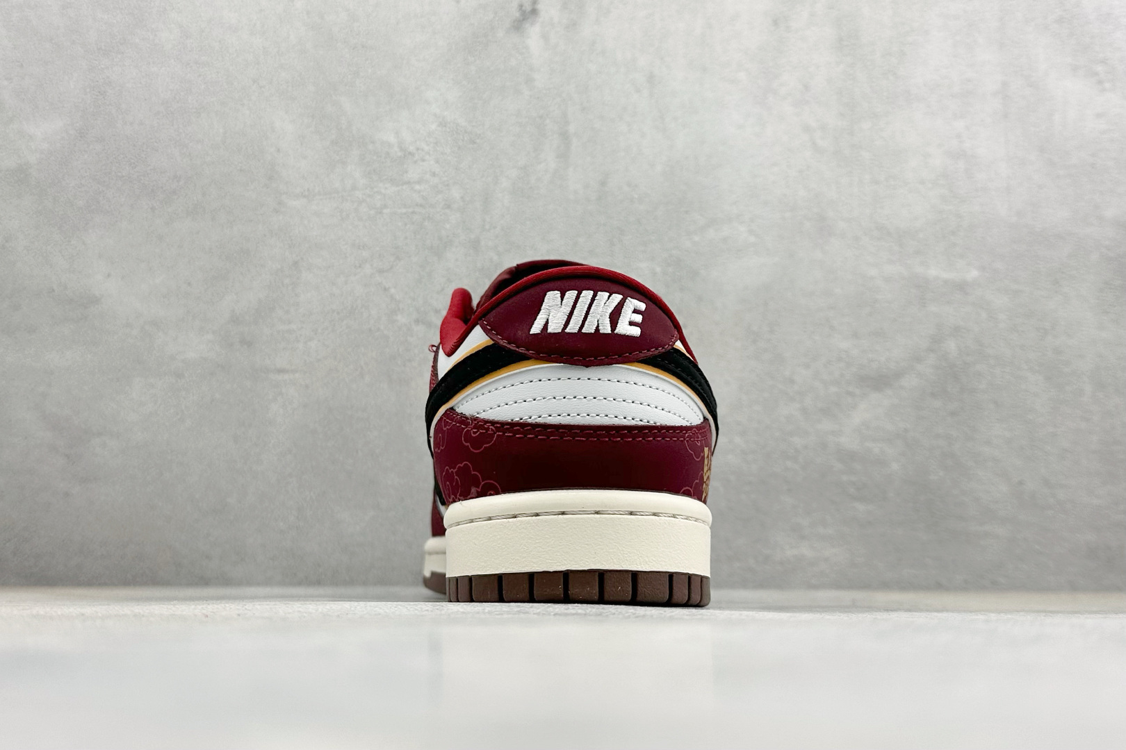 Nike Dunk Low Retro 马年限定 周年高端定制 低帮休闲板鞋 QW5288-108-Top High Quatity Cheap Sneakers Fashion Clothing Clothes Bags handbags Shoes of all Brand wholesale With The best Quality And Beautiful Price from China Factory Chinese suppliers wholesaler seller Nike Dunk Low Retro 马年限定 周年高端定制 低帮休闲板鞋 QW5288-108