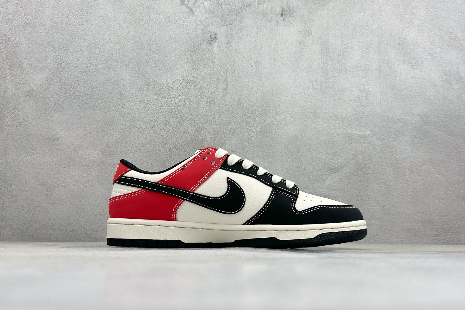 270 Nike Dunk Low Retro 马年限定 周年高端定制 低帮休闲板鞋 MZ9588-853-Chinese UA Cheap High Quatity Brand Clothes Bags handbags Sneakers wholesale wholesaler seller from China Factory suppliers Fashion Clothing Shoes best Quality Beautiful Price 270 Nike Dunk Low Retro 马年限定 周年高端定制 低帮休闲板鞋 MZ9588-853