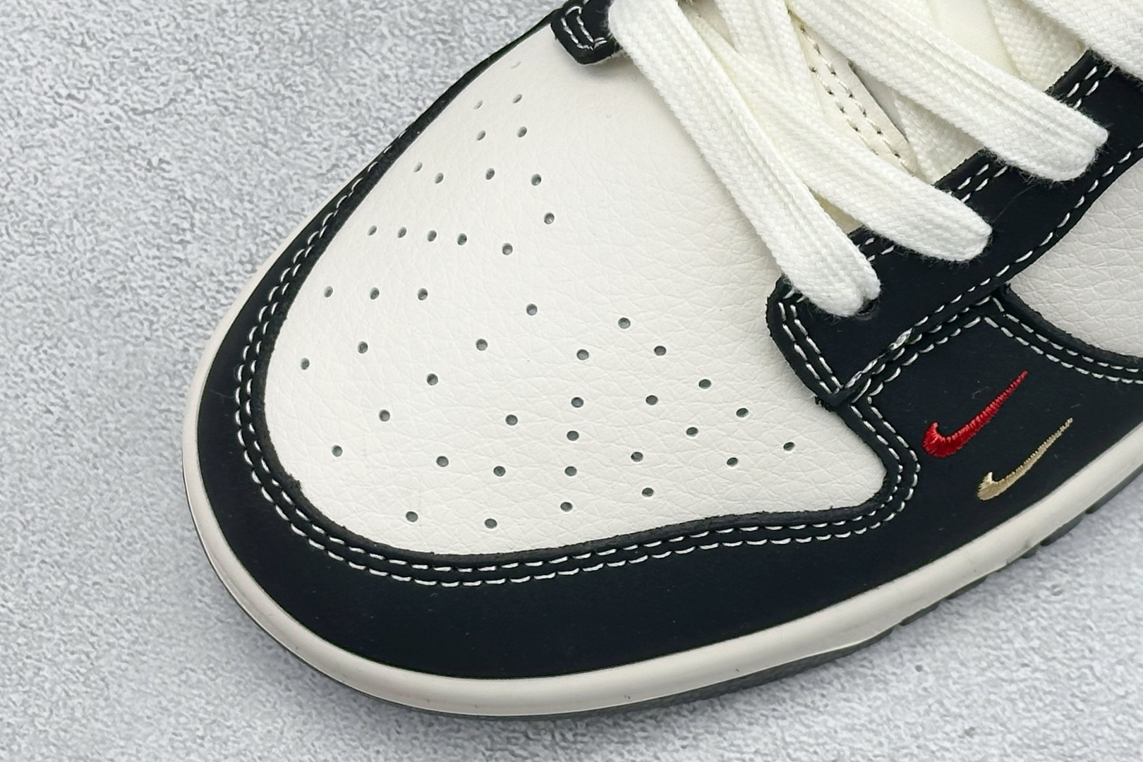 270 Nike Dunk Low Retro 马年限定 周年高端定制 低帮休闲板鞋 MZ9588-853-Chinese UA Cheap High Quatity Brand Clothes Bags handbags Sneakers wholesale wholesaler seller from China Factory suppliers Fashion Clothing Shoes best Quality Beautiful Price 270 Nike Dunk Low Retro 马年限定 周年高端定制 低帮休闲板鞋 MZ9588-853