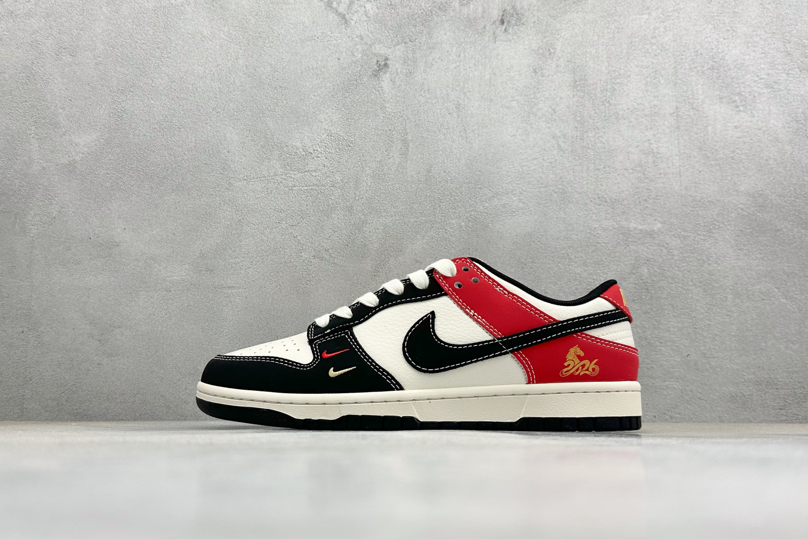 270 Nike Dunk Low Retro 马年限定 周年高端定制 低帮休闲板鞋 MZ9588-853-Chinese UA Cheap High Quatity Brand Clothes Bags handbags Sneakers wholesale wholesaler seller from China Factory suppliers Fashion Clothing Shoes best Quality Beautiful Price 270 Nike Dunk Low Retro 马年限定 周年高端定制 低帮休闲板鞋 MZ9588-853