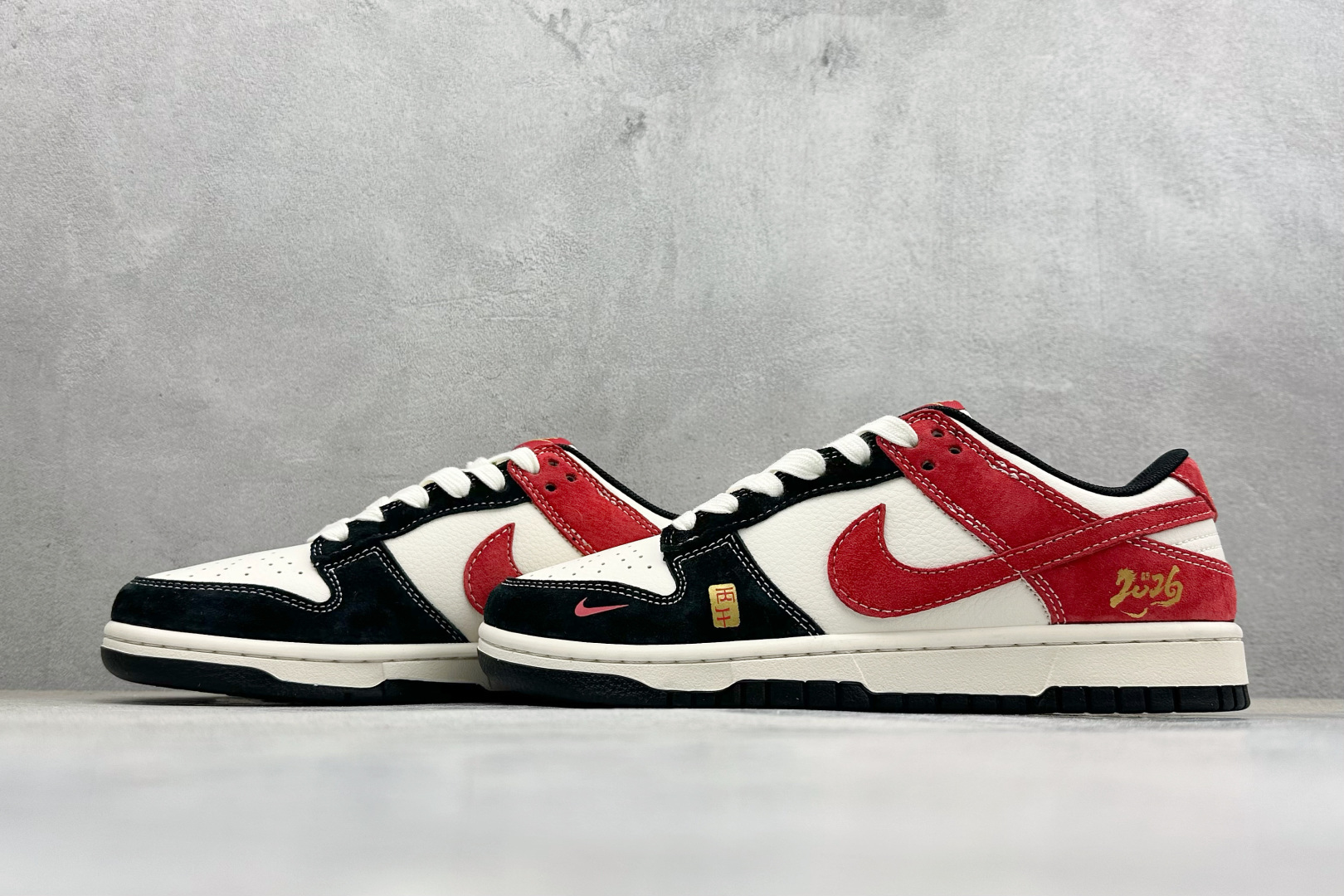 Nike Dunk Low Retro 马年限定 周年高端定制 低帮休闲板鞋 MZ9588-859-Top High Quatity Cheap Sneakers Fashion Clothing Clothes Bags handbags Shoes of all Brand wholesale With The best Quality And Beautiful Price from China Factory Chinese suppliers wholesaler seller Nike Dunk Low Retro 马年限定 周年高端定制 低帮休闲板鞋 MZ9588-859