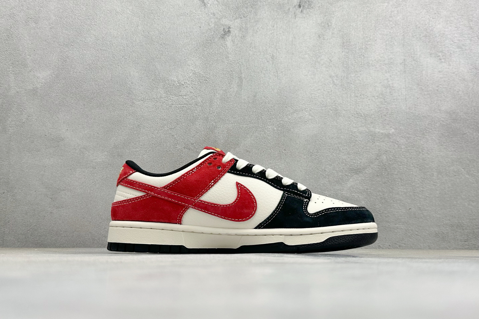 Nike Dunk Low Retro 马年限定 周年高端定制 低帮休闲板鞋 MZ9588-859-Top High Quatity Cheap Sneakers Fashion Clothing Clothes Bags handbags Shoes of all Brand wholesale With The best Quality And Beautiful Price from China Factory Chinese suppliers wholesaler seller Nike Dunk Low Retro 马年限定 周年高端定制 低帮休闲板鞋 MZ9588-859