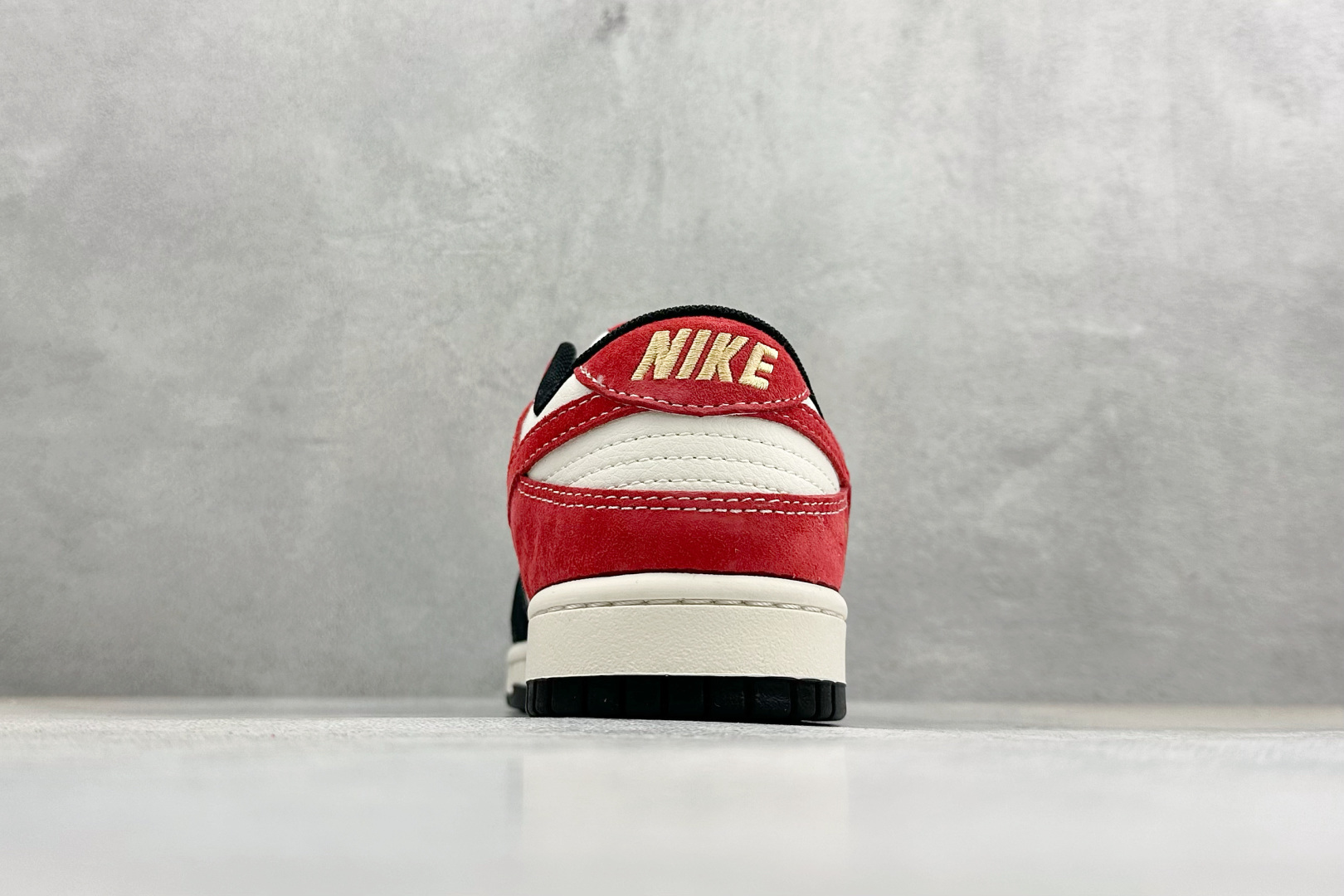 Nike Dunk Low Retro 马年限定 周年高端定制 低帮休闲板鞋 MZ9588-859-Top High Quatity Cheap Sneakers Fashion Clothing Clothes Bags handbags Shoes of all Brand wholesale With The best Quality And Beautiful Price from China Factory Chinese suppliers wholesaler seller Nike Dunk Low Retro 马年限定 周年高端定制 低帮休闲板鞋 MZ9588-859
