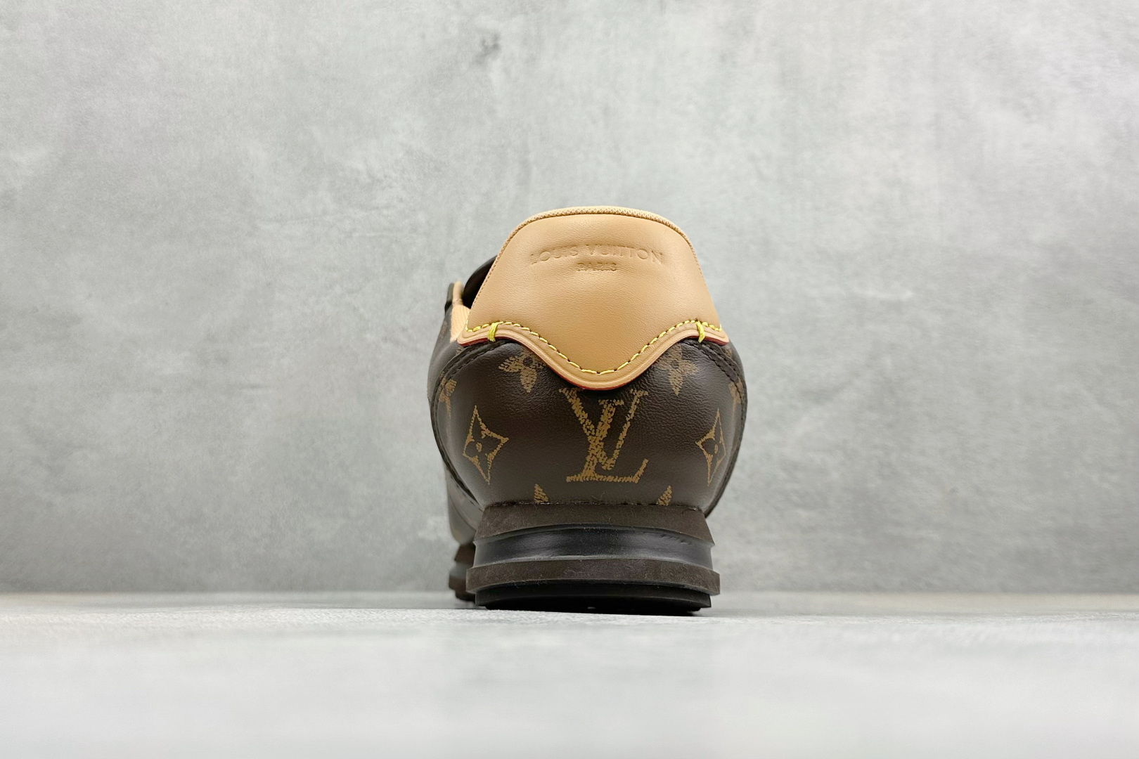 S版 LOUIS VUITTONxNigo 阿甘联名款跑鞋 Buttersoft 此款拥有舒适的鞋面-Top High Quatity Cheap Sneakers Fashion Clothing Clothes Bags handbags Shoes of all Brand wholesale With The best Quality And Beautiful Price from China Factory Chinese suppliers wholesaler seller S版 LOUIS VUITTONxNigo 阿甘联名款跑鞋 Buttersoft 此款拥有舒适的鞋面