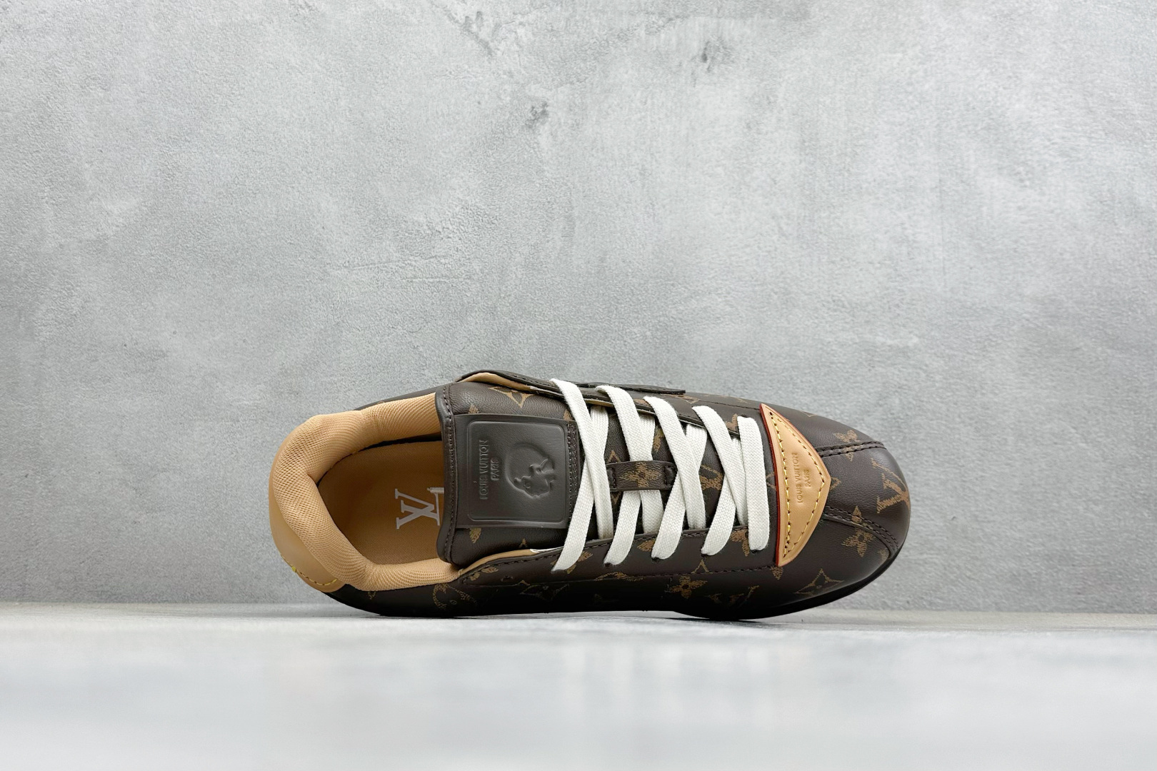 S版 LOUIS VUITTONxNigo 阿甘联名款跑鞋 Buttersoft 此款拥有舒适的鞋面-Top High Quatity Cheap Sneakers Fashion Clothing Clothes Bags handbags Shoes of all Brand wholesale With The best Quality And Beautiful Price from China Factory Chinese suppliers wholesaler seller S版 LOUIS VUITTONxNigo 阿甘联名款跑鞋 Buttersoft 此款拥有舒适的鞋面