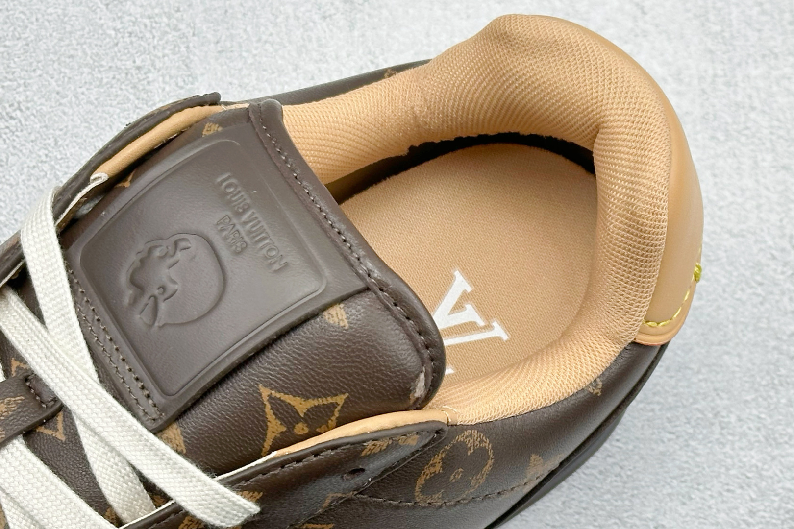 S版 LOUIS VUITTONxNigo 阿甘联名款跑鞋 Buttersoft 此款拥有舒适的鞋面-Top High Quatity Cheap Sneakers Fashion Clothing Clothes Bags handbags Shoes of all Brand wholesale With The best Quality And Beautiful Price from China Factory Chinese suppliers wholesaler seller S版 LOUIS VUITTONxNigo 阿甘联名款跑鞋 Buttersoft 此款拥有舒适的鞋面