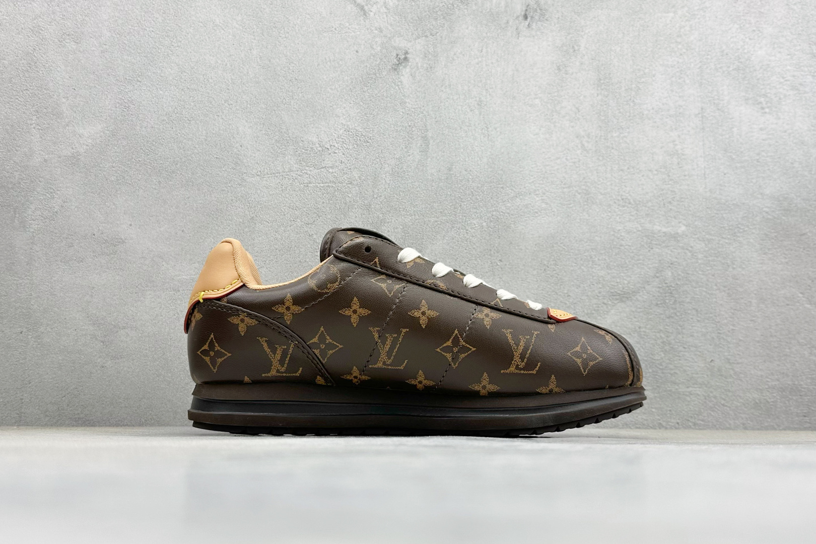 S版 LOUIS VUITTONxNigo 阿甘联名款跑鞋 Buttersoft 此款拥有舒适的鞋面-Top High Quatity Cheap Sneakers Fashion Clothing Clothes Bags handbags Shoes of all Brand wholesale With The best Quality And Beautiful Price from China Factory Chinese suppliers wholesaler seller S版 LOUIS VUITTONxNigo 阿甘联名款跑鞋 Buttersoft 此款拥有舒适的鞋面