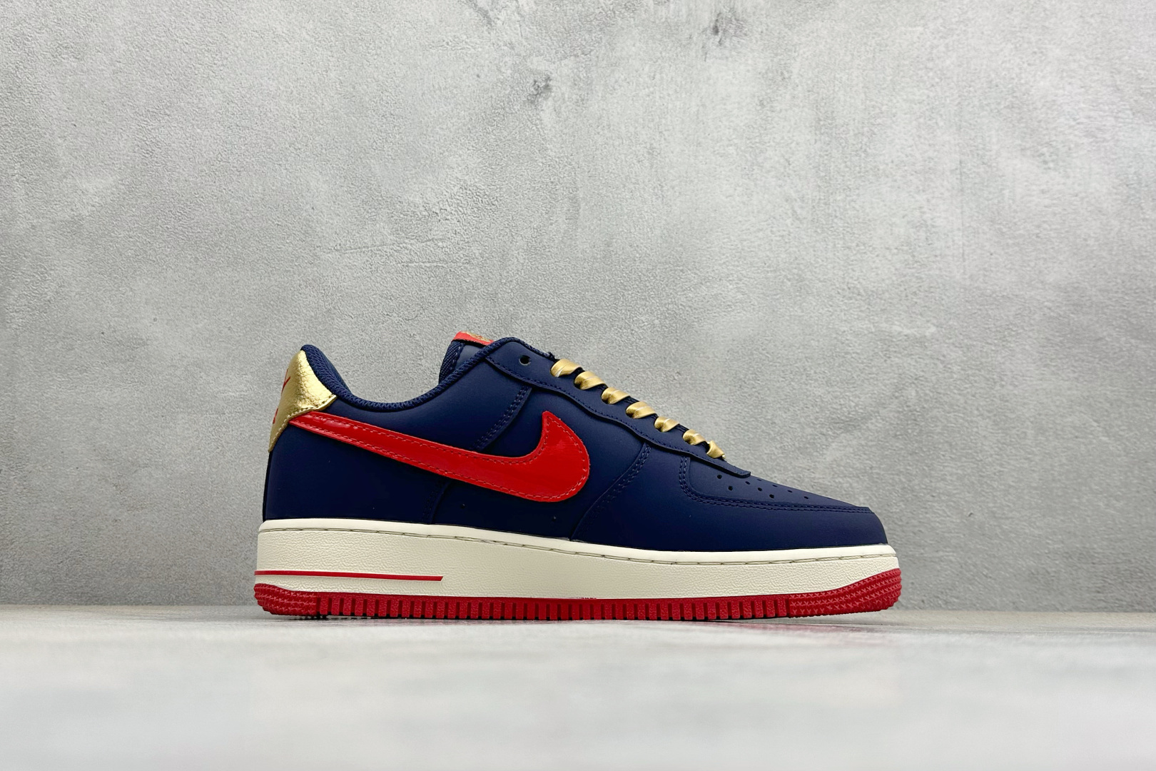 SC版Nike Air Force 1'07 Low 蓝红金芒 空军一号低帮休闲板鞋 NH0601-529-Top High Quatity Cheap Sneakers Fashion Clothing Clothes Bags handbags Shoes of all Brand wholesale With The best Quality And Beautiful Price from China Factory Chinese suppliers wholesaler seller SC版Nike Air Force 1'07 Low 蓝红金芒 空军一号低帮休闲板鞋 NH0601-529