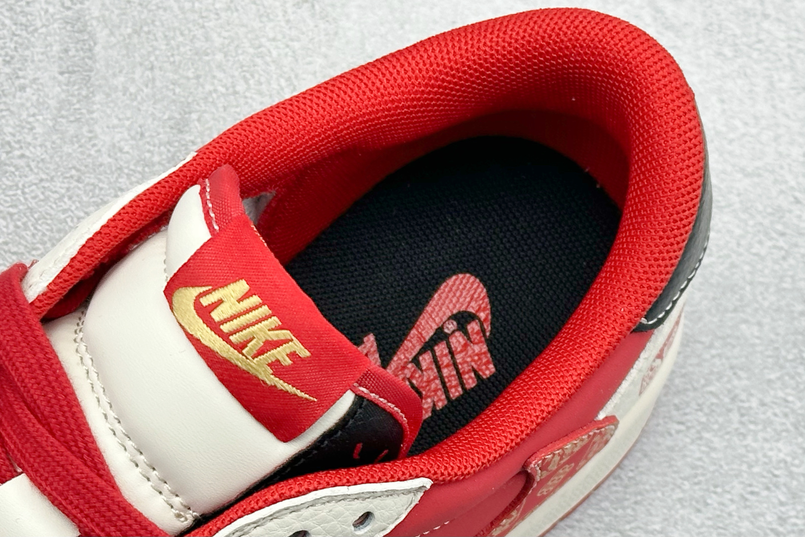 Air Jordan 1 Low AJ1 乔1 马年限定 高端定制 低帮倒钩复古篮球鞋 HG0026-022-Top High Quatity Cheap Sneakers Fashion Clothing Clothes Bags handbags Shoes of all Brand wholesale With The best Quality And Beautiful Price from China Factory Chinese suppliers wholesaler seller Air Jordan 1 Low AJ1 乔1 马年限定 高端定制 低帮倒钩复古篮球鞋 HG0026-022