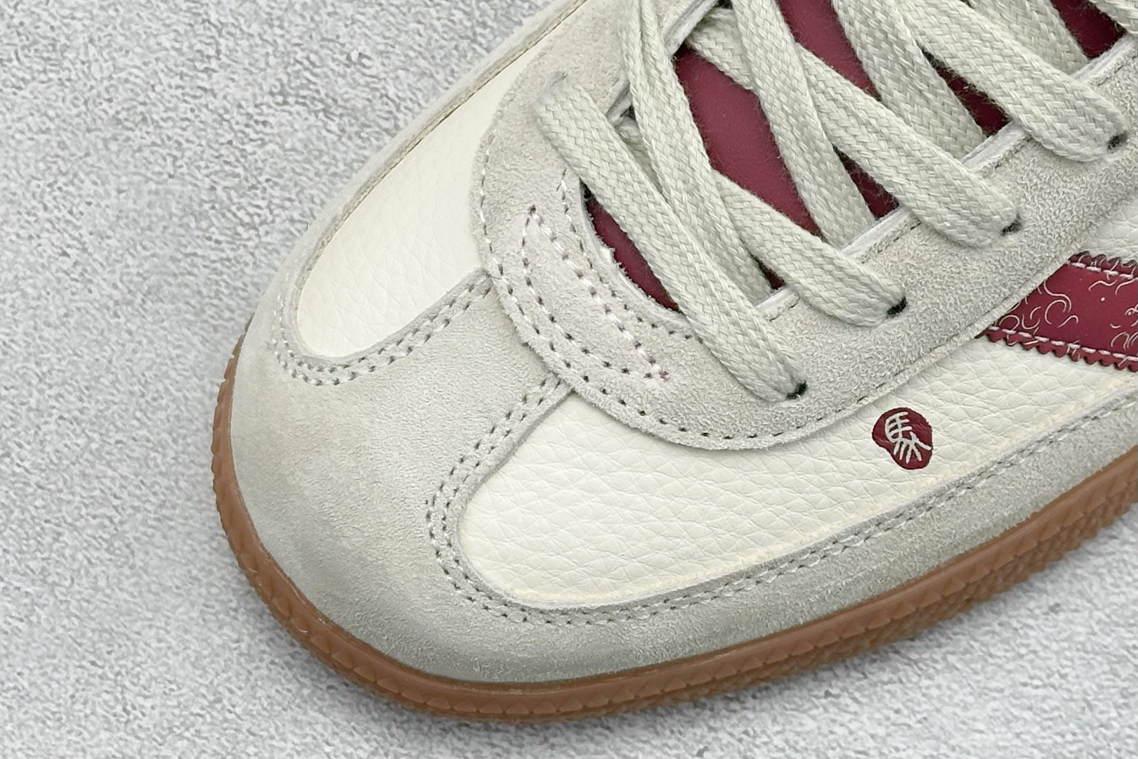 240 马年三叶草 复古贺岁ADIDAS SUPER以酒红祥云纹三条杠点缀米白鞋身 LX0921-Chinese UA Cheap High Quatity Brand Clothes Bags handbags Sneakers wholesale wholesaler seller from China Factory suppliers Fashion Clothing Shoes best Quality Beautiful Price 240 马年三叶草 复古贺岁ADIDAS SUPER以酒红祥云纹三条杠点缀米白鞋身 LX0921