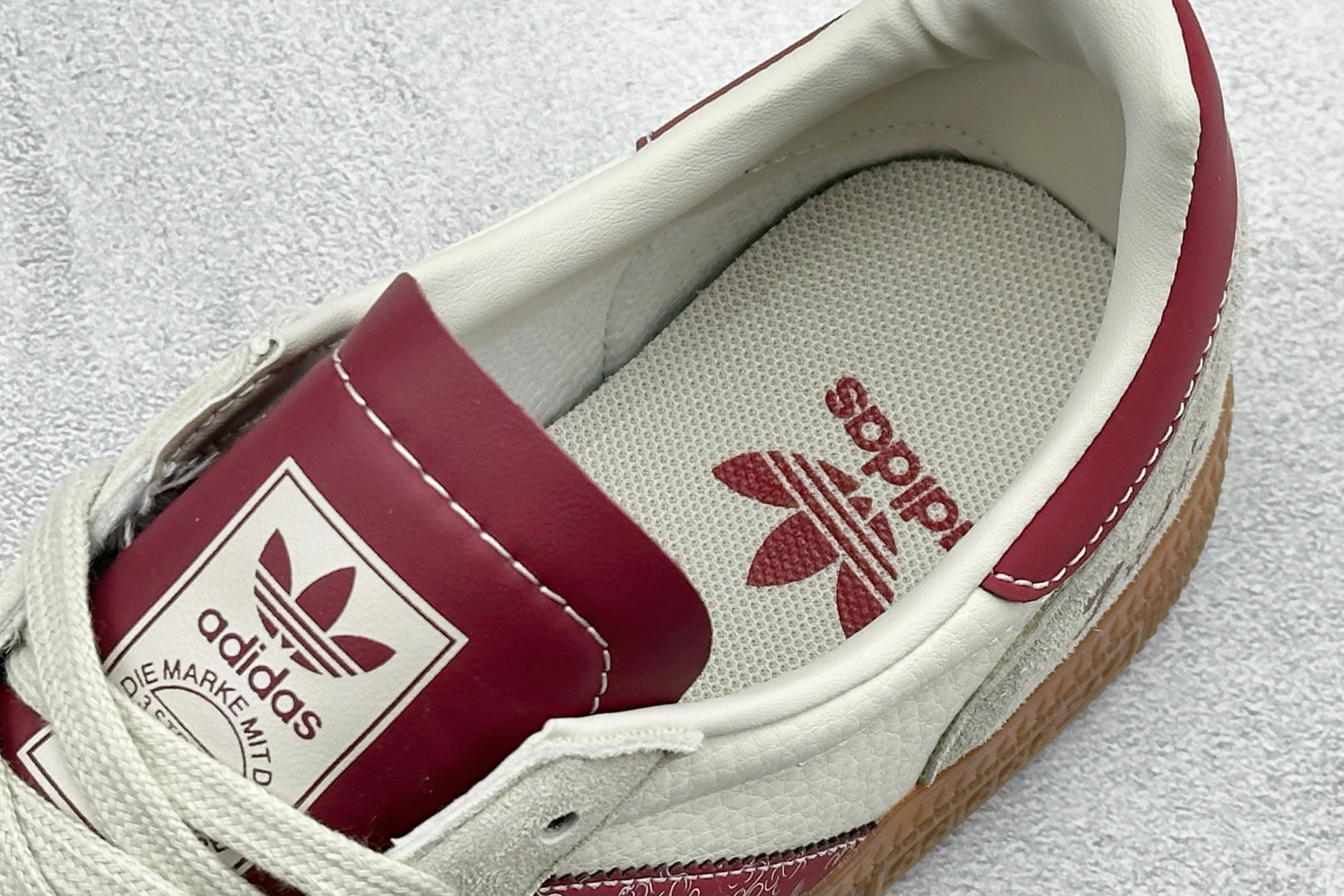 240 马年三叶草 复古贺岁ADIDAS SUPER以酒红祥云纹三条杠点缀米白鞋身 LX0921-Chinese UA Cheap High Quatity Brand Clothes Bags handbags Sneakers wholesale wholesaler seller from China Factory suppliers Fashion Clothing Shoes best Quality Beautiful Price 240 马年三叶草 复古贺岁ADIDAS SUPER以酒红祥云纹三条杠点缀米白鞋身 LX0921