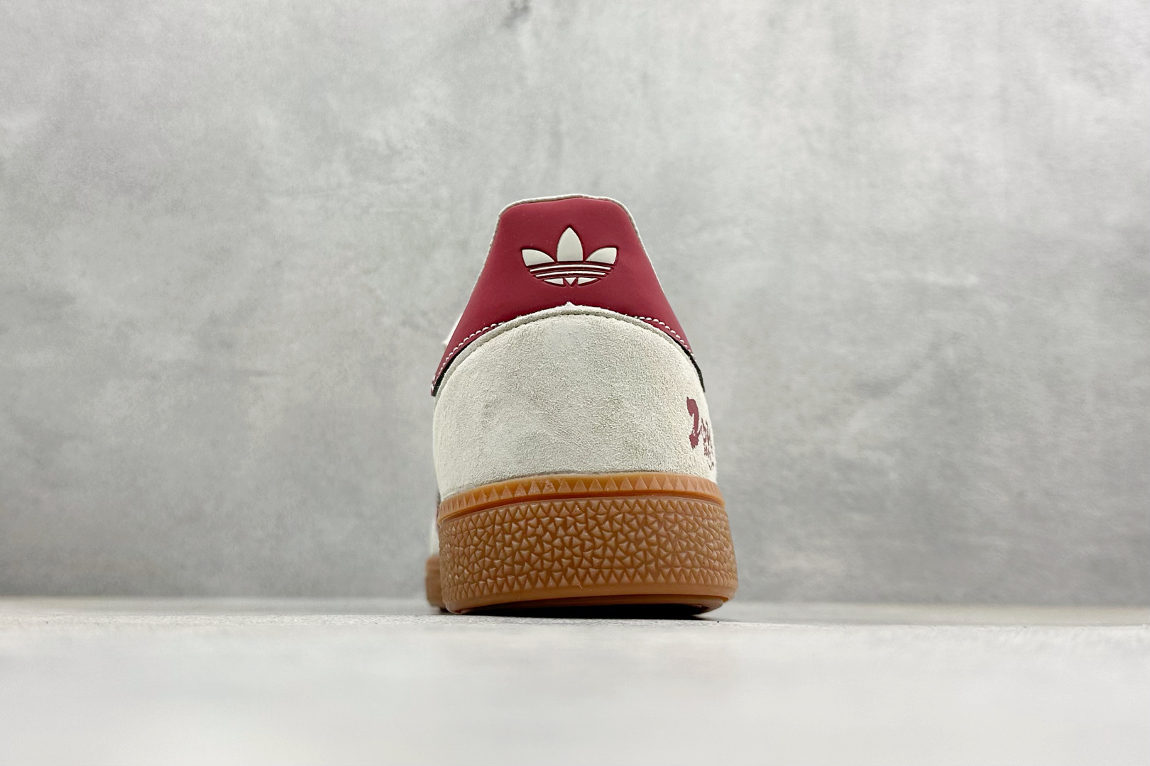 240 马年三叶草 复古贺岁ADIDAS SUPER以酒红祥云纹三条杠点缀米白鞋身 LX0921-Chinese UA Cheap High Quatity Brand Clothes Bags handbags Sneakers wholesale wholesaler seller from China Factory suppliers Fashion Clothing Shoes best Quality Beautiful Price 240 马年三叶草 复古贺岁ADIDAS SUPER以酒红祥云纹三条杠点缀米白鞋身 LX0921
