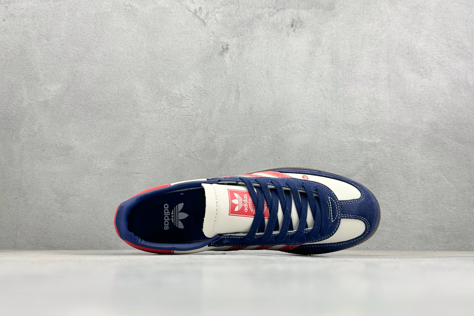 240 马年三叶草 复古贺岁ADIDAS SUPER以酒红祥云纹三条杠点缀米白鞋身 LX0923-Chinese UA Cheap High Quatity Brand Clothes Bags handbags Sneakers wholesale wholesaler seller from China Factory suppliers Fashion Clothing Shoes best Quality Beautiful Price 240 马年三叶草 复古贺岁ADIDAS SUPER以酒红祥云纹三条杠点缀米白鞋身 LX0923