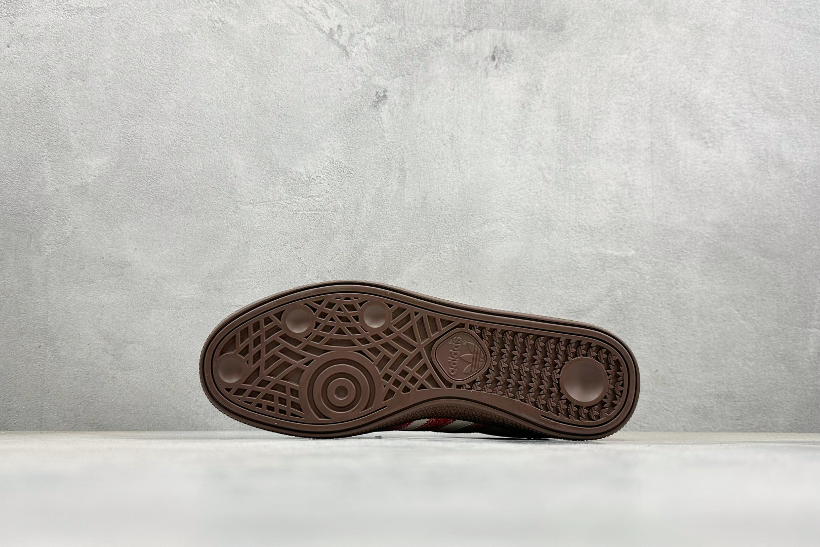 240 马年三叶草 复古贺岁ADIDAS SUPER以酒红祥云纹三条杠点缀米白鞋身 LX0923-Chinese UA Cheap High Quatity Brand Clothes Bags handbags Sneakers wholesale wholesaler seller from China Factory suppliers Fashion Clothing Shoes best Quality Beautiful Price 240 马年三叶草 复古贺岁ADIDAS SUPER以酒红祥云纹三条杠点缀米白鞋身 LX0923