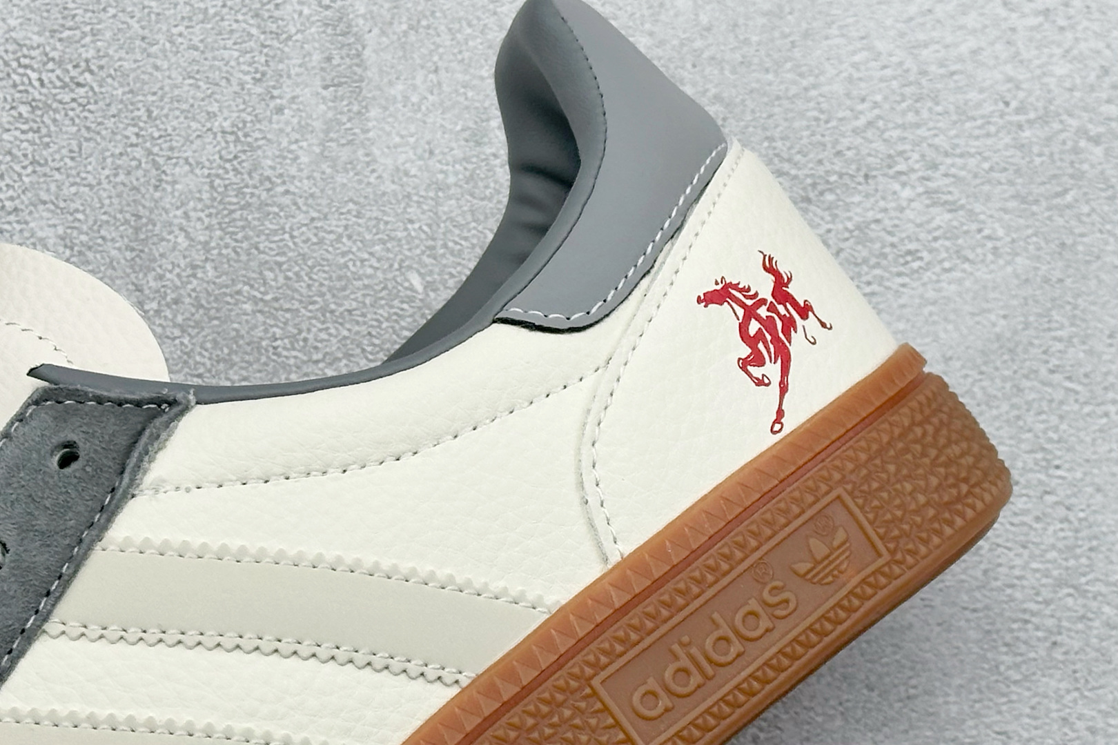 Adidas Handball Spezial 马年限定 麂皮阿迪经典复古休闲板鞋 ZH2605-Top High Quatity Cheap Sneakers Fashion Clothing Clothes Bags handbags Shoes of all Brand wholesale With The best Quality And Beautiful Price from China Factory Chinese suppliers wholesaler seller Adidas Handball Spezial 马年限定 麂皮阿迪经典复古休闲板鞋 ZH2605