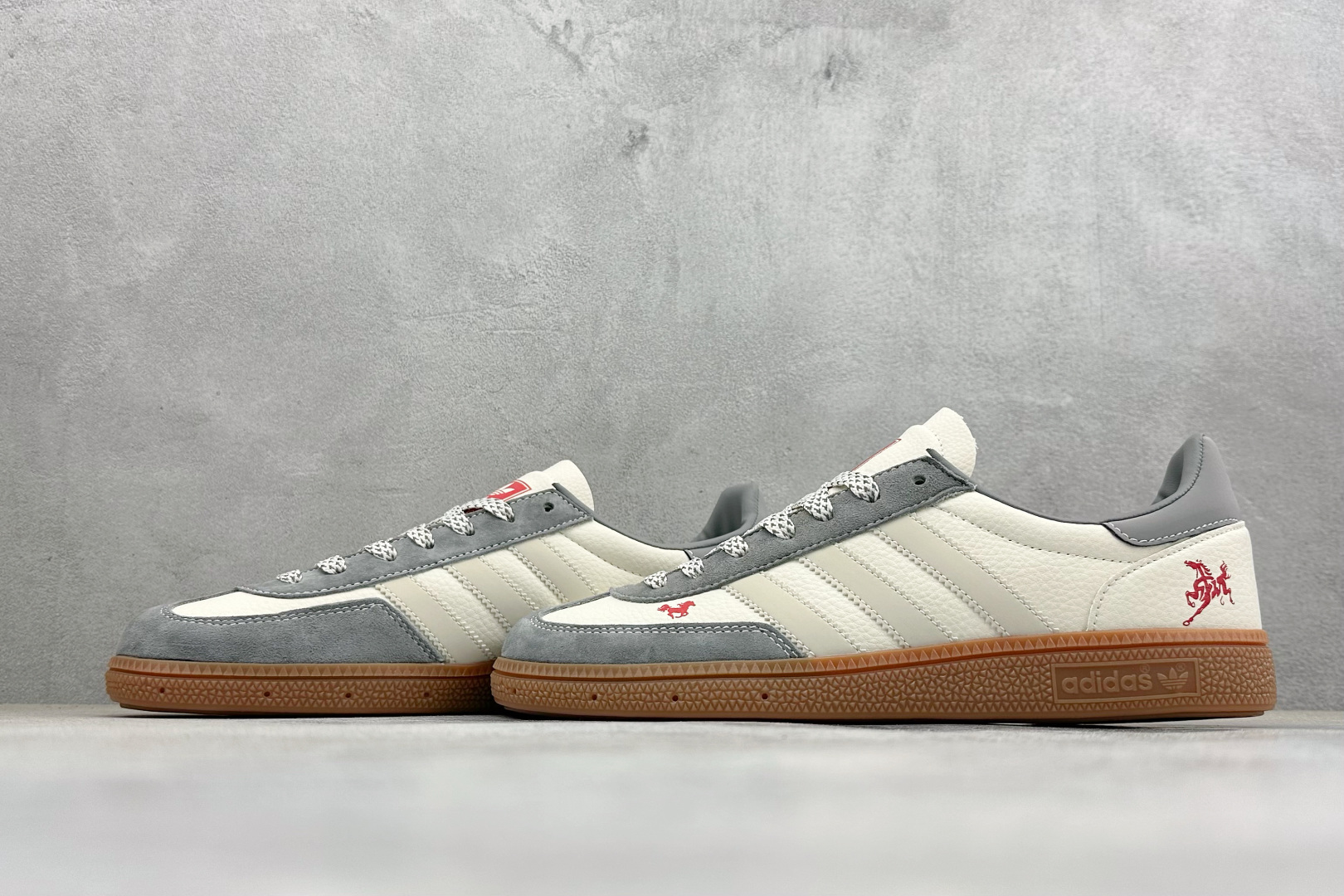 Adidas Handball Spezial 马年限定 麂皮阿迪经典复古休闲板鞋 ZH2605-Top High Quatity Cheap Sneakers Fashion Clothing Clothes Bags handbags Shoes of all Brand wholesale With The best Quality And Beautiful Price from China Factory Chinese suppliers wholesaler seller Adidas Handball Spezial 马年限定 麂皮阿迪经典复古休闲板鞋 ZH2605
