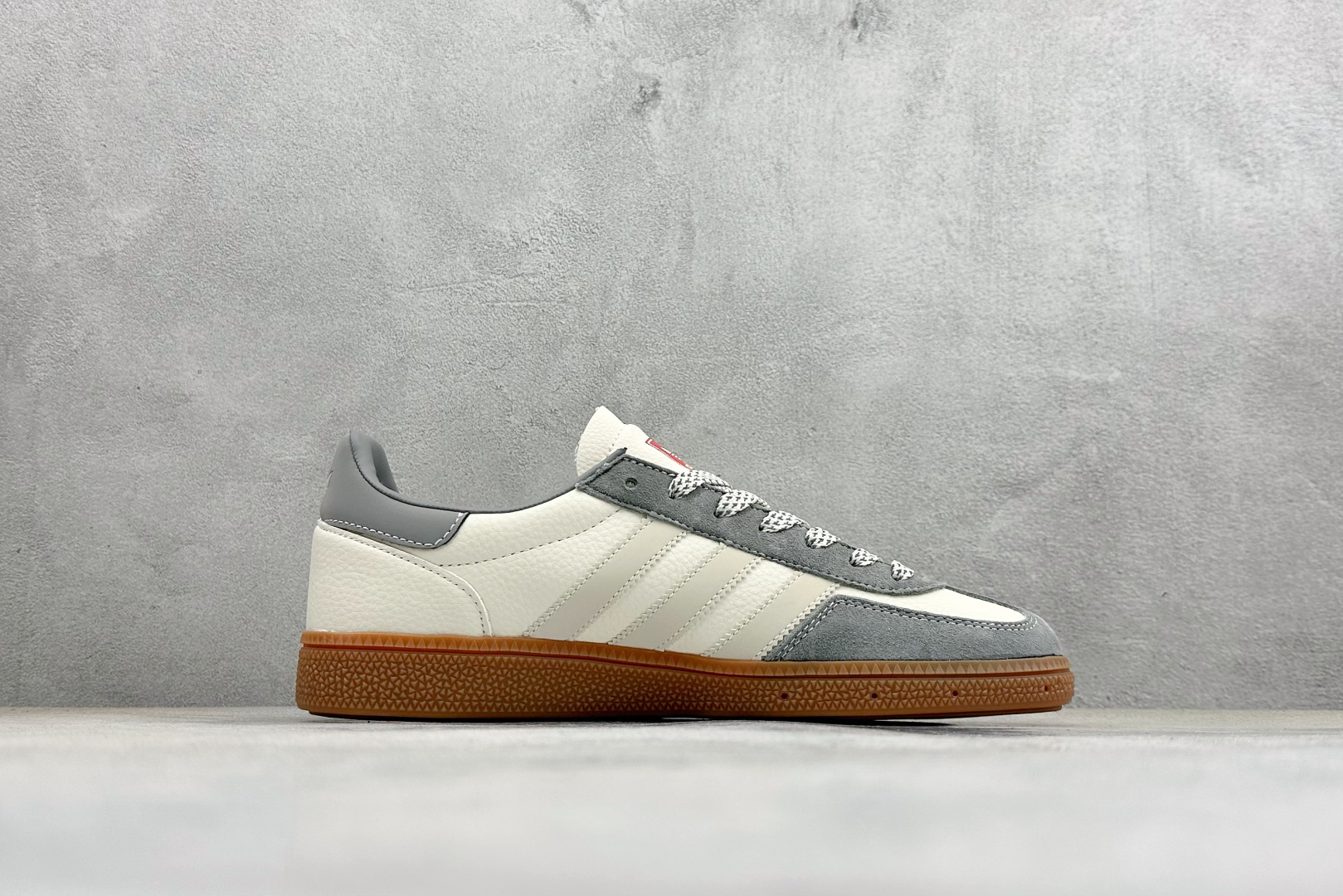 Adidas Handball Spezial 马年限定 麂皮阿迪经典复古休闲板鞋 ZH2605-Top High Quatity Cheap Sneakers Fashion Clothing Clothes Bags handbags Shoes of all Brand wholesale With The best Quality And Beautiful Price from China Factory Chinese suppliers wholesaler seller Adidas Handball Spezial 马年限定 麂皮阿迪经典复古休闲板鞋 ZH2605