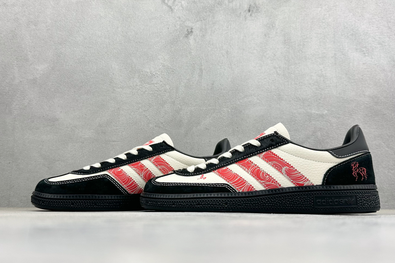 Adidas Handball Spezial 马年限定 麂皮阿迪经典复古休闲板鞋 JJ2619-Top High Quatity Cheap Sneakers Fashion Clothing Clothes Bags handbags Shoes of all Brand wholesale With The best Quality And Beautiful Price from China Factory Chinese suppliers wholesaler seller Adidas Handball Spezial 马年限定 麂皮阿迪经典复古休闲板鞋 JJ2619