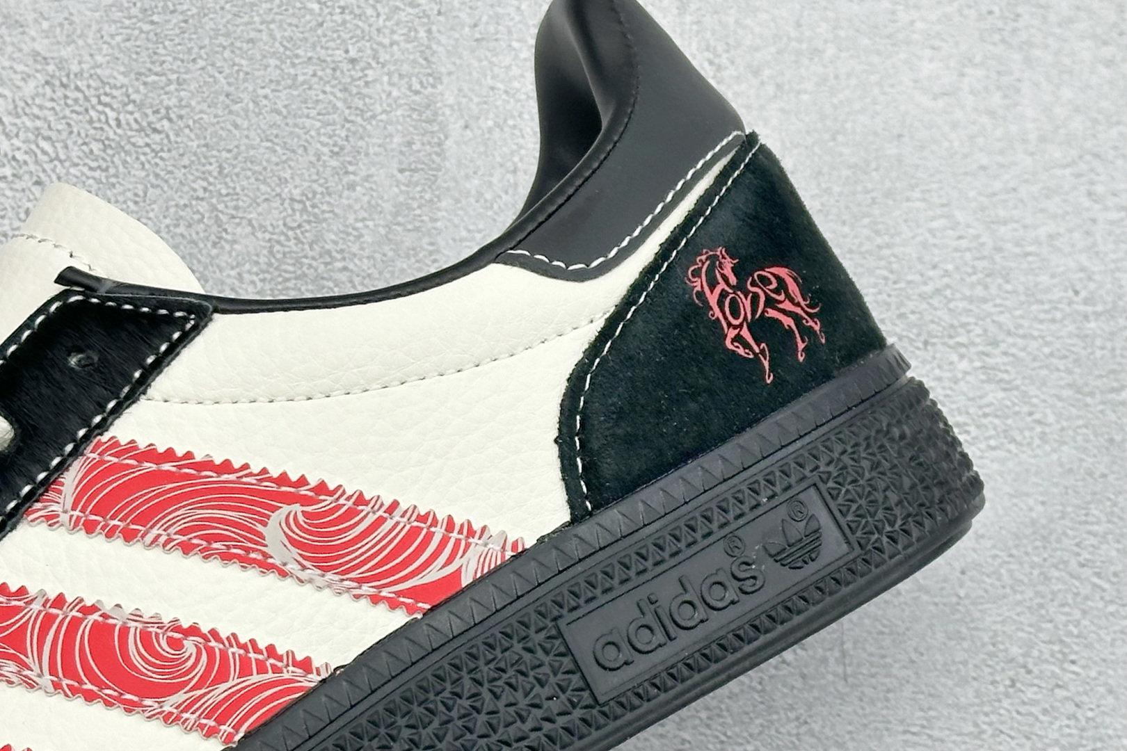 Adidas Handball Spezial 马年限定 麂皮阿迪经典复古休闲板鞋 JJ2619-Top High Quatity Cheap Sneakers Fashion Clothing Clothes Bags handbags Shoes of all Brand wholesale With The best Quality And Beautiful Price from China Factory Chinese suppliers wholesaler seller Adidas Handball Spezial 马年限定 麂皮阿迪经典复古休闲板鞋 JJ2619