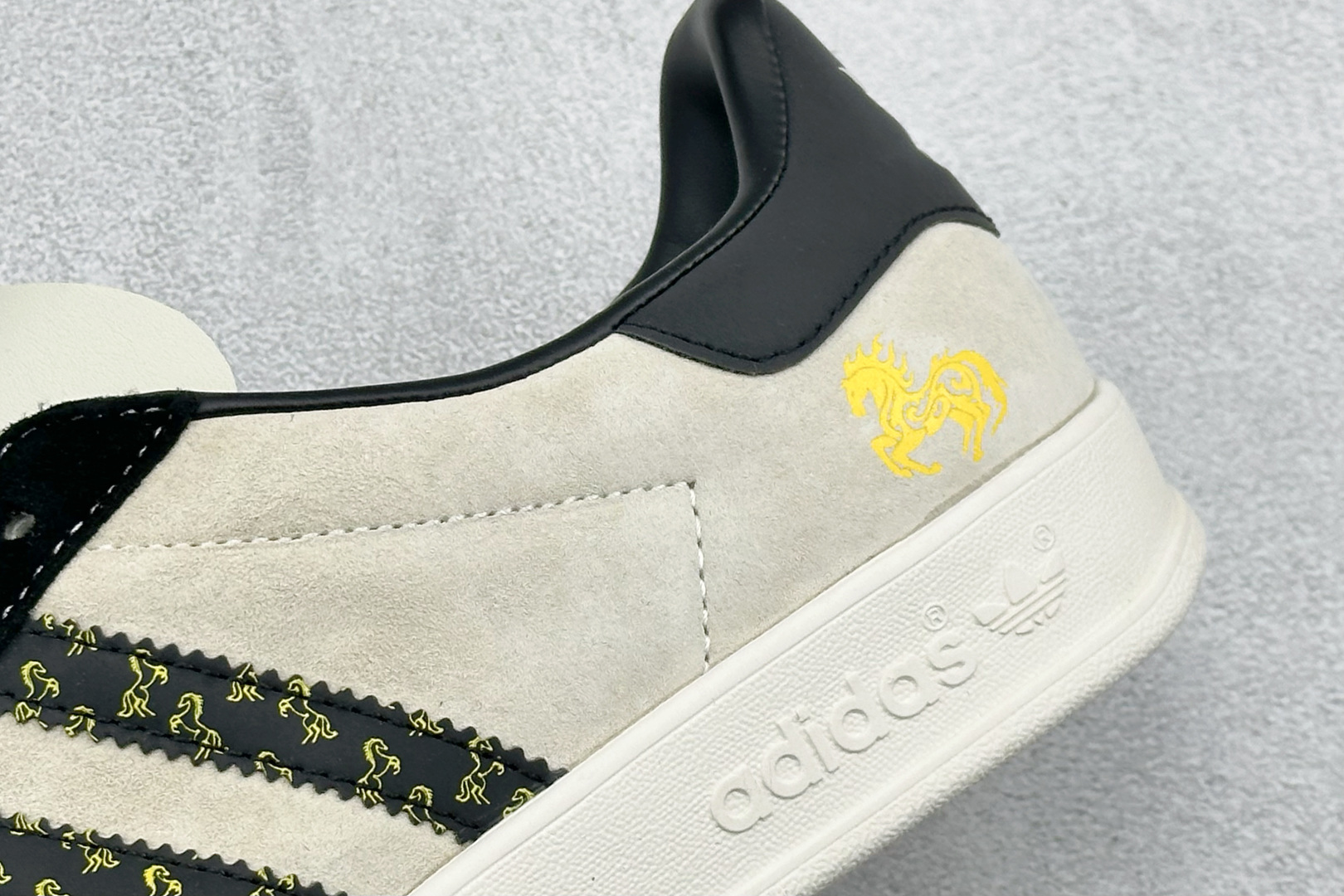 Adidas Originals Gazelle Indoor 马年限定 ‘DIY‘定制 桑巴果冻休闲百搭低帮板鞋 LX0901