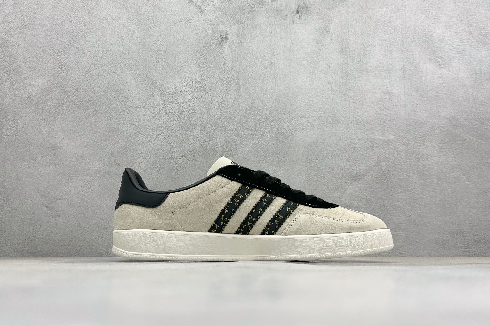 Adidas Originals Gazelle Indoor 马年限定 ‘DIY‘定制 桑巴果冻休闲百搭低帮板鞋 LX0901