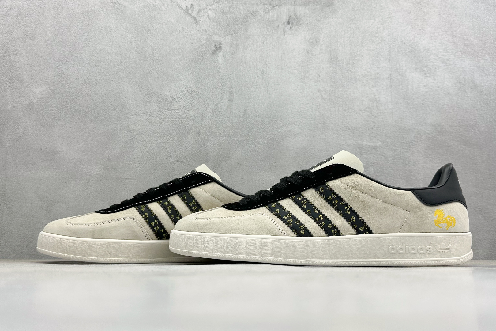 Adidas Originals Gazelle Indoor 马年限定 ‘DIY‘定制 桑巴果冻休闲百搭低帮板鞋 LX0901