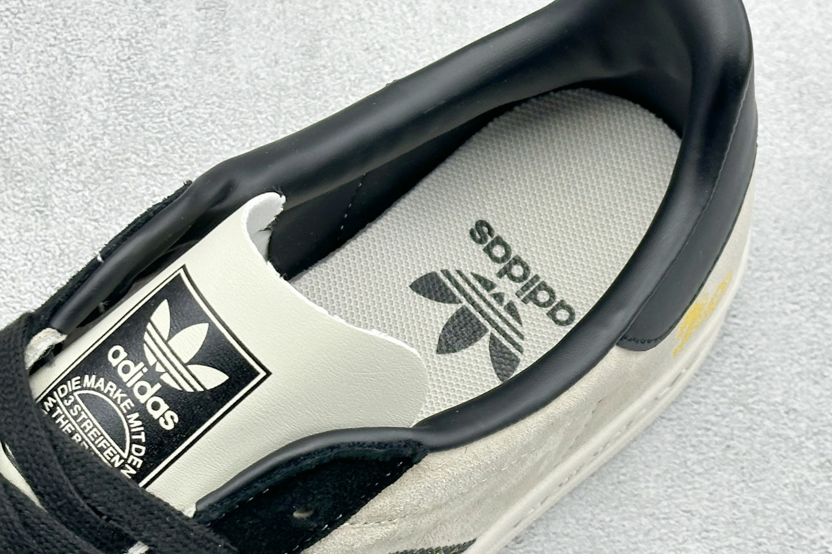 Adidas Originals Gazelle Indoor 马年限定 ‘DIY‘定制 桑巴果冻休闲百搭低帮板鞋 LX0901