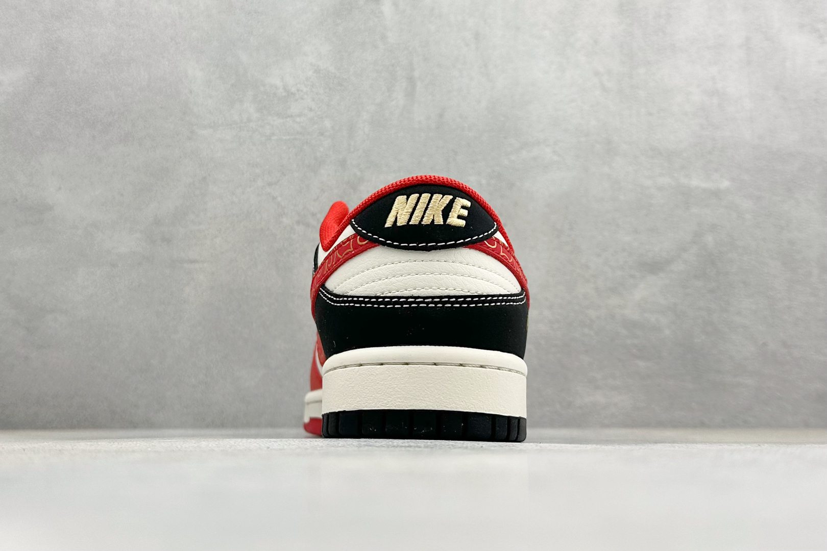 Nike Dunk Low Retro 马年限定 周年高端定制 低帮休闲板鞋 HT5088-657-Top High Quatity Cheap Sneakers Fashion Clothing Clothes Bags handbags Shoes of all Brand wholesale With The best Quality And Beautiful Price from China Factory Chinese suppliers wholesaler seller Nike Dunk Low Retro 马年限定 周年高端定制 低帮休闲板鞋 HT5088-657