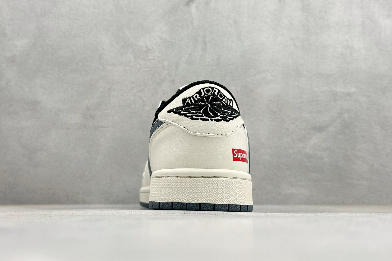 Air Jordan 1 Low AJ1 乔1 2026马年限定 高端定制 低帮倒钩复古篮球鞋 JP2026-158-Top High Quatity Cheap Sneakers Fashion Clothing Clothes Bags handbags Shoes of all Brand wholesale With The best Quality And Beautiful Price from China Factory Chinese suppliers wholesaler seller Air Jordan 1 Low AJ1 乔1 2026马年限定 高端定制 低帮倒钩复古篮球鞋 JP2026-158