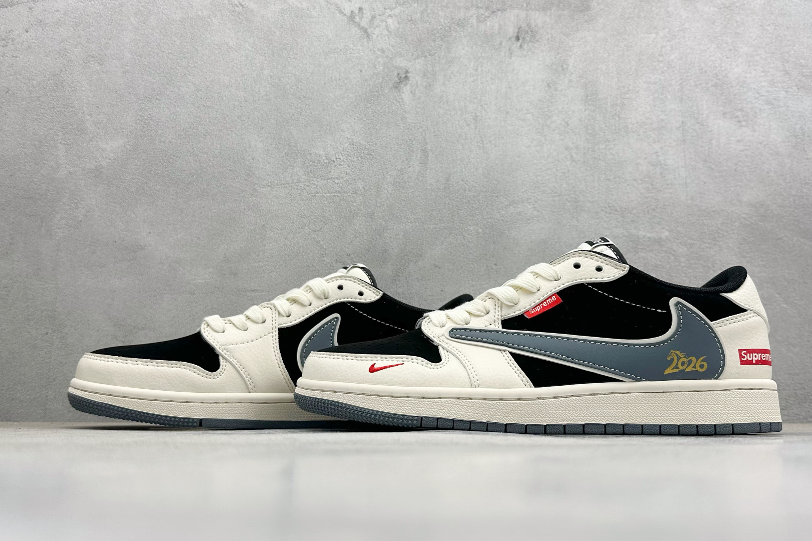 Air Jordan 1 Low AJ1 乔1 2026马年限定 高端定制 低帮倒钩复古篮球鞋 JP2026-158-Top High Quatity Cheap Sneakers Fashion Clothing Clothes Bags handbags Shoes of all Brand wholesale With The best Quality And Beautiful Price from China Factory Chinese suppliers wholesaler seller Air Jordan 1 Low AJ1 乔1 2026马年限定 高端定制 低帮倒钩复古篮球鞋 JP2026-158