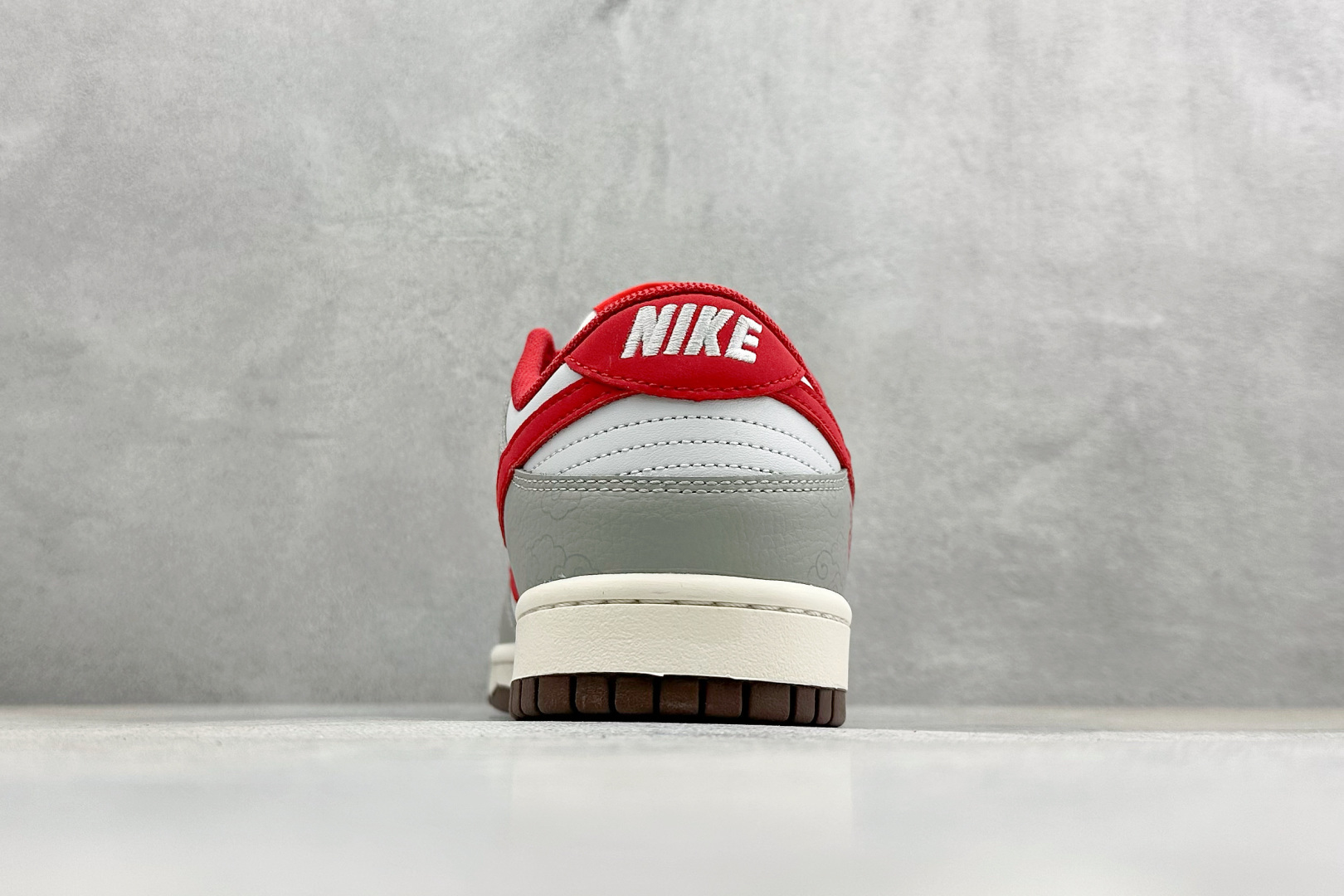 Nike Dunk Low Retro 马年限定 周年高端定制 低帮休闲板鞋 QW5288-109-Top High Quatity Cheap Sneakers Fashion Clothing Clothes Bags handbags Shoes of all Brand wholesale With The best Quality And Beautiful Price from China Factory Chinese suppliers wholesaler seller Nike Dunk Low Retro 马年限定 周年高端定制 低帮休闲板鞋 QW5288-109