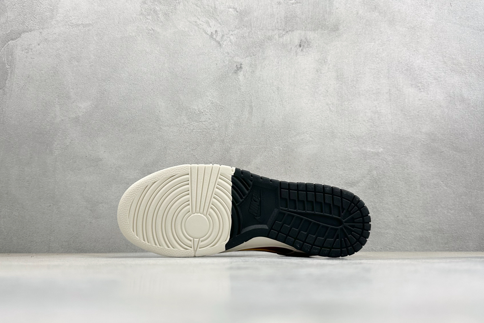 Nike Dunk Low Retro 2026马年限定 周年高端定制 低帮休闲板鞋 MZ9588-860-Top High Quatity Cheap Sneakers Fashion Clothing Clothes Bags handbags Shoes of all Brand wholesale With The best Quality And Beautiful Price from China Factory Chinese suppliers wholesaler seller Nike Dunk Low Retro 2026马年限定 周年高端定制 低帮休闲板鞋 MZ9588-860