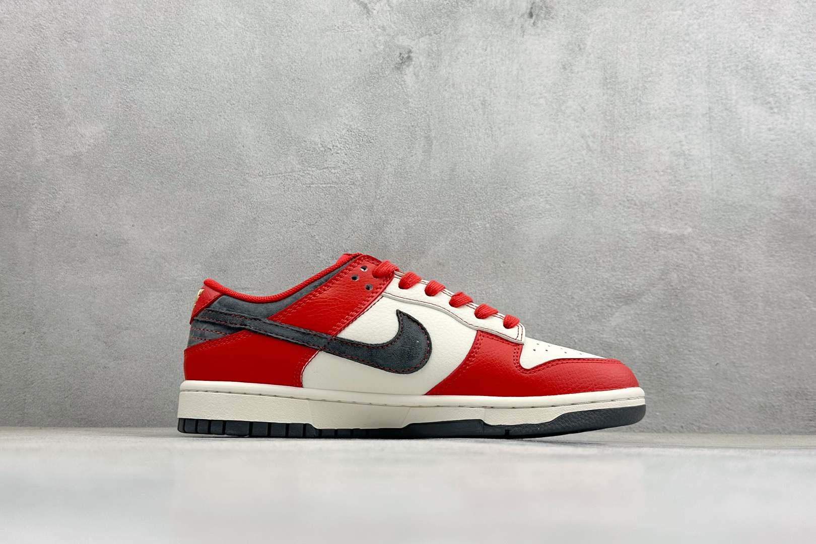 270 Nike Dunk Low Retro 马年限定 周年高端定制 低帮休闲板鞋 HG0026-015-Chinese UA Cheap High Quatity Brand Clothes Bags handbags Sneakers wholesale wholesaler seller from China Factory suppliers Fashion Clothing Shoes best Quality Beautiful Price 270 Nike Dunk Low Retro 马年限定 周年高端定制 低帮休闲板鞋 HG0026-015