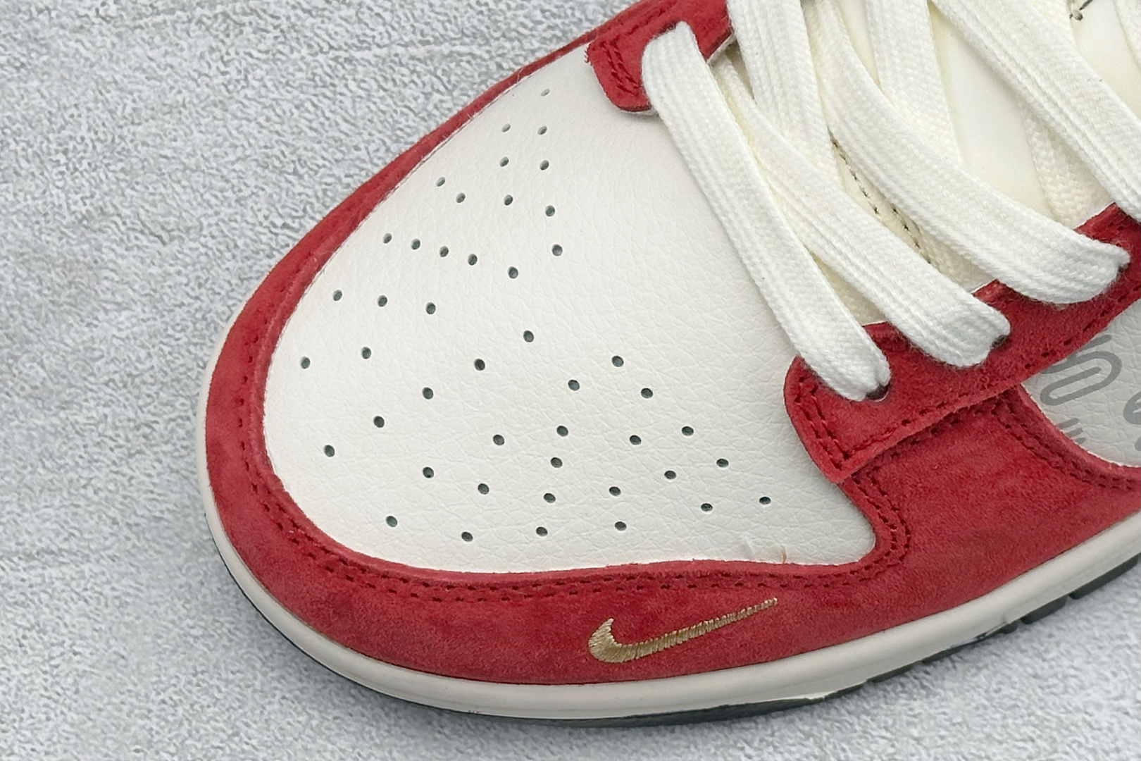 Nike Dunk Low Retro 马年限定 周年高端定制 低帮休闲板鞋 HG0026-011-Top High Quatity Cheap Sneakers Fashion Clothing Clothes Bags handbags Shoes of all Brand wholesale With The best Quality And Beautiful Price from China Factory Chinese suppliers wholesaler seller Nike Dunk Low Retro 马年限定 周年高端定制 低帮休闲板鞋 HG0026-011