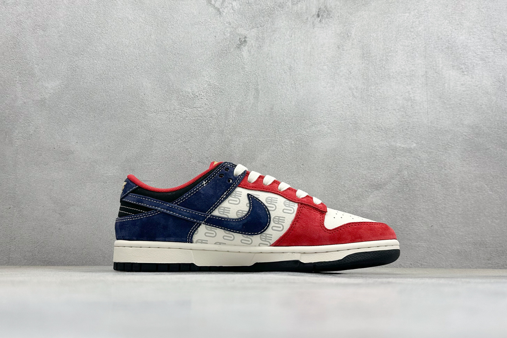 Nike Dunk Low Retro 马年限定 周年高端定制 低帮休闲板鞋 HG0026-011-Top High Quatity Cheap Sneakers Fashion Clothing Clothes Bags handbags Shoes of all Brand wholesale With The best Quality And Beautiful Price from China Factory Chinese suppliers wholesaler seller Nike Dunk Low Retro 马年限定 周年高端定制 低帮休闲板鞋 HG0026-011