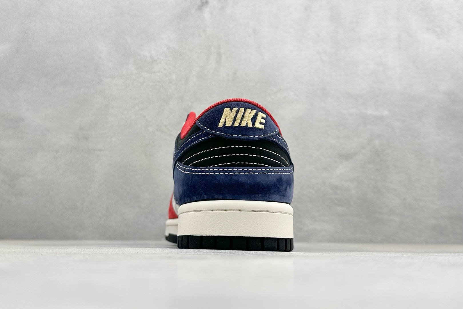 Nike Dunk Low Retro 马年限定 周年高端定制 低帮休闲板鞋 HG0026-011-Top High Quatity Cheap Sneakers Fashion Clothing Clothes Bags handbags Shoes of all Brand wholesale With The best Quality And Beautiful Price from China Factory Chinese suppliers wholesaler seller Nike Dunk Low Retro 马年限定 周年高端定制 低帮休闲板鞋 HG0026-011