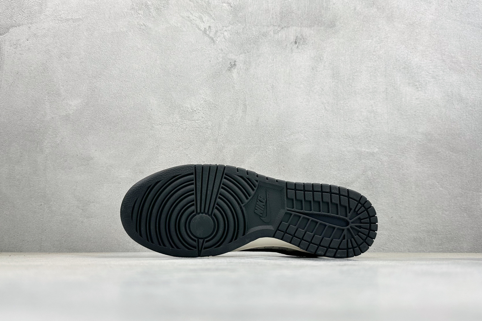 Nike Dunk Low Retro 马年限定 周年高端定制 低帮休闲板鞋 HG0026-011-Top High Quatity Cheap Sneakers Fashion Clothing Clothes Bags handbags Shoes of all Brand wholesale With The best Quality And Beautiful Price from China Factory Chinese suppliers wholesaler seller Nike Dunk Low Retro 马年限定 周年高端定制 低帮休闲板鞋 HG0026-011