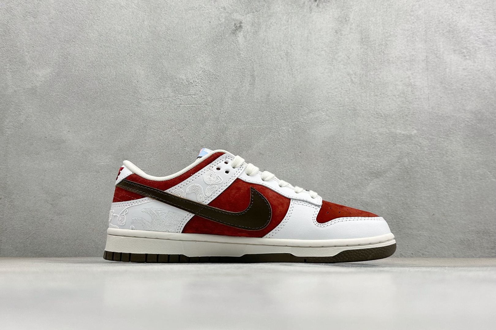 K版Nike SB Dunk Low 马年限定 高端定制 低帮休闲滑板鞋 IQ1118-220-Top High Quatity Cheap Sneakers Fashion Clothing Clothes Bags handbags Shoes of all Brand wholesale With The best Quality And Beautiful Price from China Factory Chinese suppliers wholesaler seller K版Nike SB Dunk Low 马年限定 高端定制 低帮休闲滑板鞋 IQ1118-220
