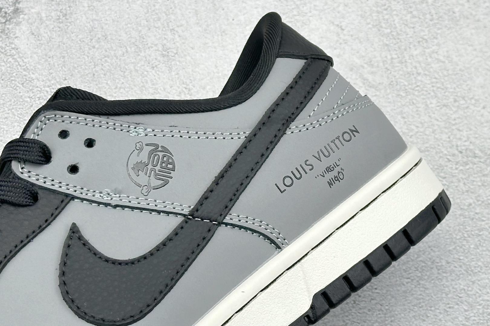 280 SC版Nike SB Dunk Low 马年限定 玄墨炭灰 高端定制 低帮休闲板鞋 NH0601-481-Chinese UA Cheap High Quatity Brand Clothes Bags handbags Sneakers wholesale wholesaler seller from China Factory suppliers Fashion Clothing Shoes best Quality Beautiful Price 280 SC版Nike SB Dunk Low 马年限定 玄墨炭灰 高端定制 低帮休闲板鞋 NH0601-481
