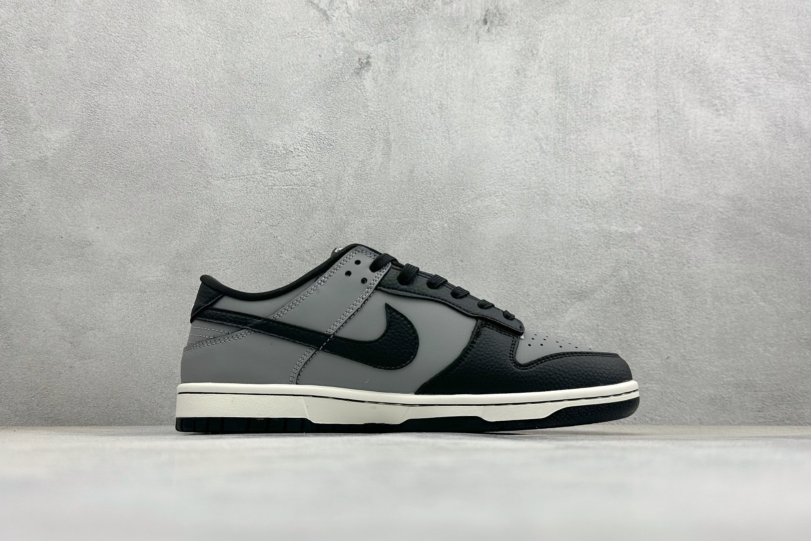 280 SC版Nike SB Dunk Low 马年限定 玄墨炭灰 高端定制 低帮休闲板鞋 NH0601-481-Chinese UA Cheap High Quatity Brand Clothes Bags handbags Sneakers wholesale wholesaler seller from China Factory suppliers Fashion Clothing Shoes best Quality Beautiful Price 280 SC版Nike SB Dunk Low 马年限定 玄墨炭灰 高端定制 低帮休闲板鞋 NH0601-481