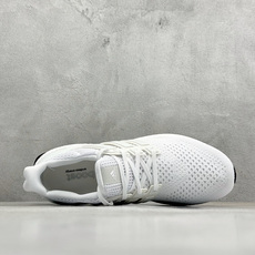 RS版Adidas Ultraboost 阿迪达斯 耐磨缓震休闲运动跑鞋 采用网材搭配反光皮革鞋面 配上 RS版Adidas Ultraboost 阿迪达斯 耐磨缓震休闲运动跑鞋 采用网材搭配反光皮革鞋面 配上