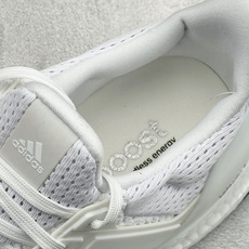 RS版Adidas Ultraboost 阿迪达斯 耐磨缓震休闲运动跑鞋 采用网材搭配反光皮革鞋面 配上 RS版Adidas Ultraboost 阿迪达斯 耐磨缓震休闲运动跑鞋 采用网材搭配反光皮革鞋面 配上