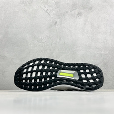 RS版Adidas Ultraboost 阿迪达斯 耐磨缓震休闲运动跑鞋 采用网材搭配反光皮革鞋面 配上 RS版Adidas Ultraboost 阿迪达斯 耐磨缓震休闲运动跑鞋 采用网材搭配反光皮革鞋面 配上