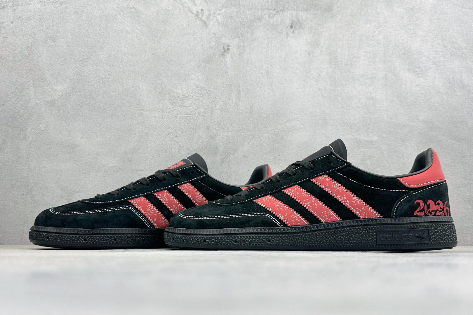 240 Adidas Handball Spezial 2026马年限定 麂皮阿迪经典复古休闲板鞋 LX0920-Chinese UA Cheap High Quatity Brand Clothes Bags handbags Sneakers wholesale wholesaler seller from China Factory suppliers Fashion Clothing Shoes best Quality Beautiful Price 240 Adidas Handball Spezial 2026马年限定 麂皮阿迪经典复古休闲板鞋 LX0920