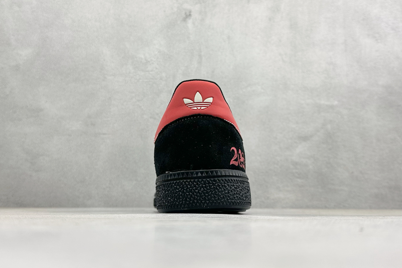 240 Adidas Handball Spezial 2026马年限定 麂皮阿迪经典复古休闲板鞋 LX0920-Chinese UA Cheap High Quatity Brand Clothes Bags handbags Sneakers wholesale wholesaler seller from China Factory suppliers Fashion Clothing Shoes best Quality Beautiful Price 240 Adidas Handball Spezial 2026马年限定 麂皮阿迪经典复古休闲板鞋 LX0920