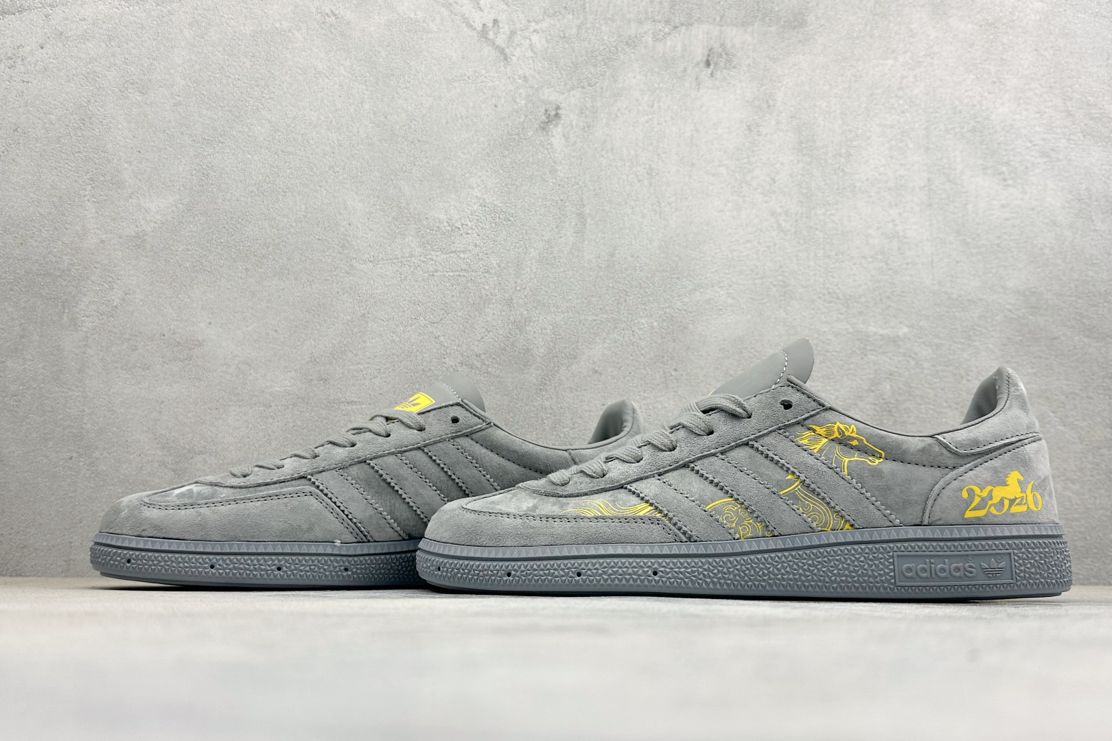 240 Adidas Handball Spezial 2026马年限定 麂皮阿迪经典复古休闲板鞋 ZH2608