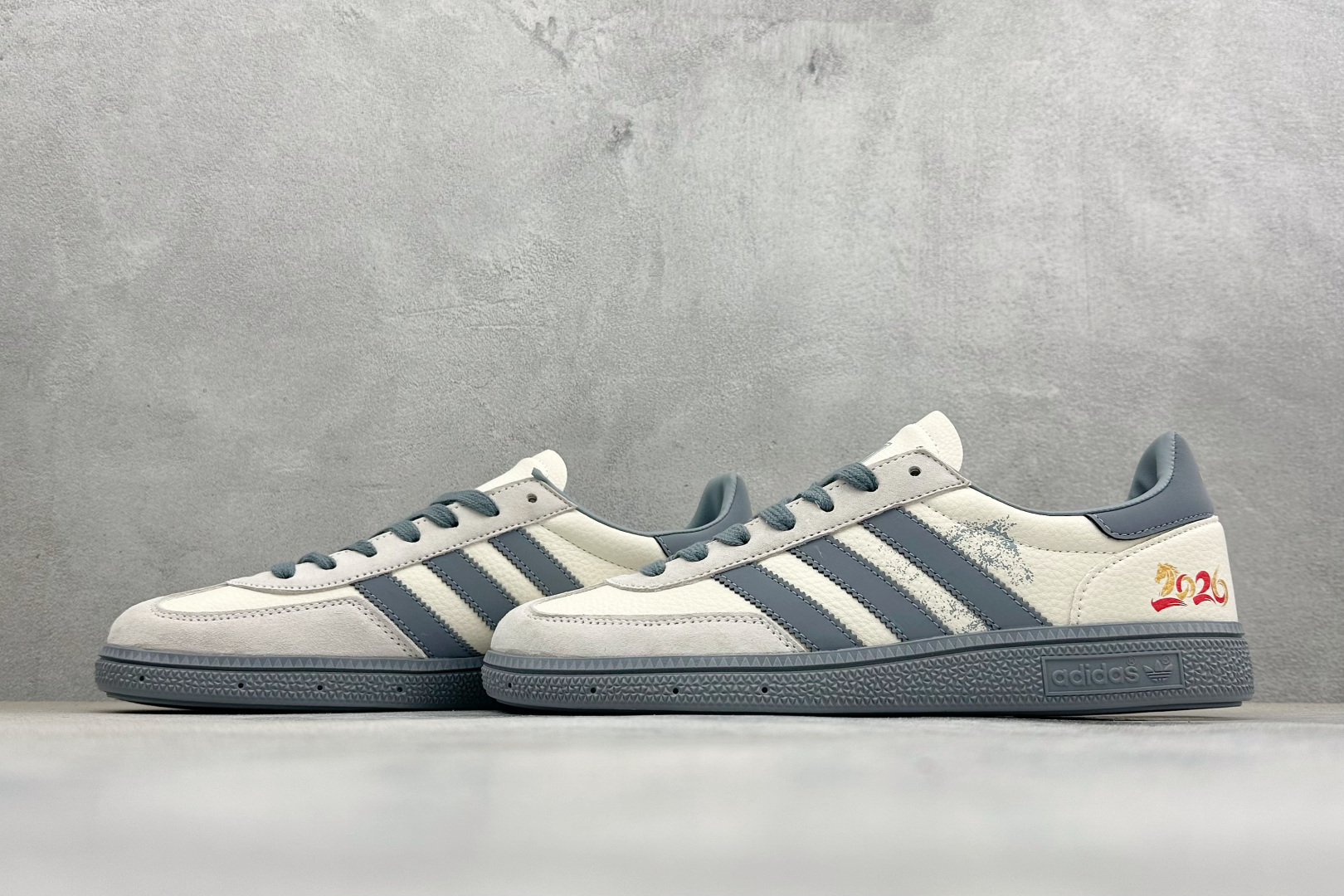 220 Adidas Handball Spezial 马年限定 麂皮阿迪经典复古休闲板鞋 SD6837-Chinese UA Cheap High Quatity Brand Clothes Bags handbags Sneakers wholesale wholesaler seller from China Factory suppliers Fashion Clothing Shoes best Quality Beautiful Price 220 Adidas Handball Spezial 马年限定 麂皮阿迪经典复古休闲板鞋 SD6837